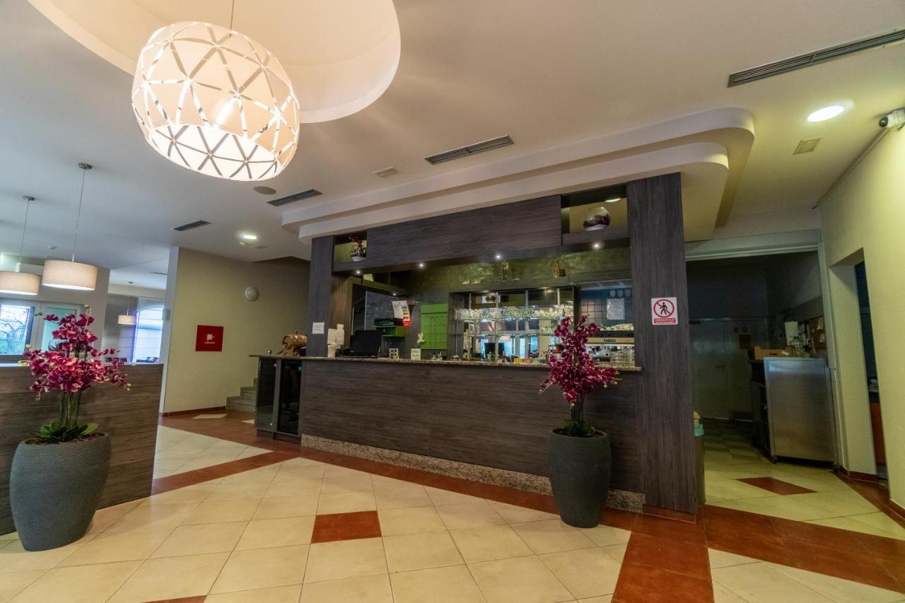 Hotel & Restaurant Babic Vranovaca エクステリア 写真