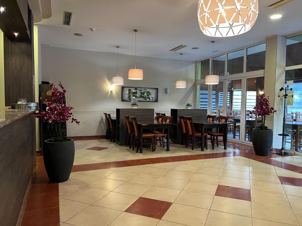 Hotel & Restaurant Babic Vranovaca エクステリア 写真