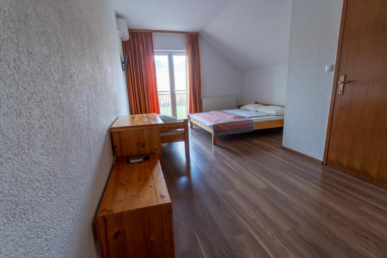 Hotel & Restaurant Babic Vranovaca エクステリア 写真