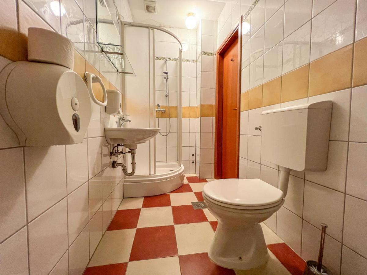Hotel & Restaurant Babic Vranovaca エクステリア 写真
