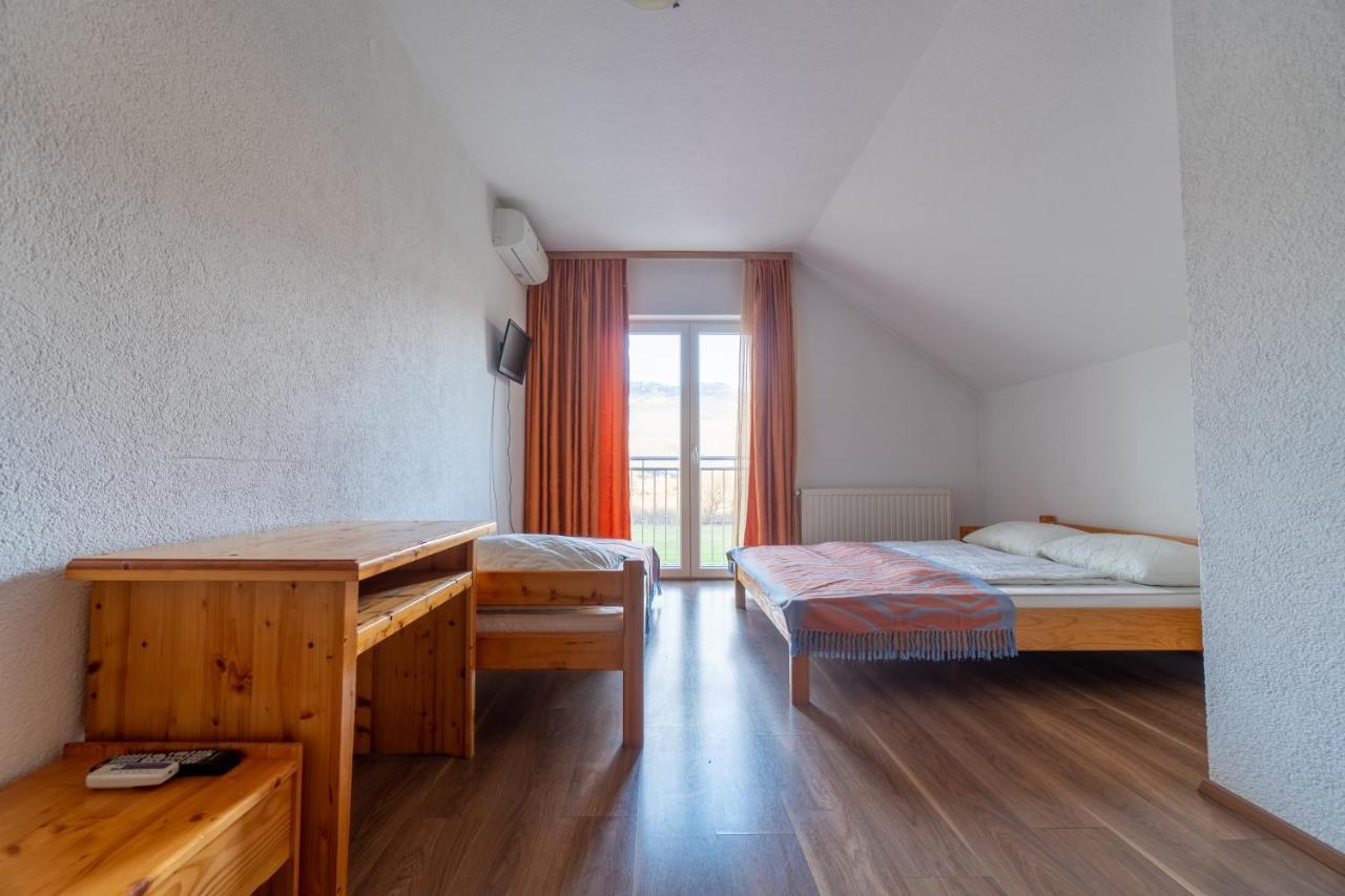 Hotel & Restaurant Babic Vranovaca エクステリア 写真