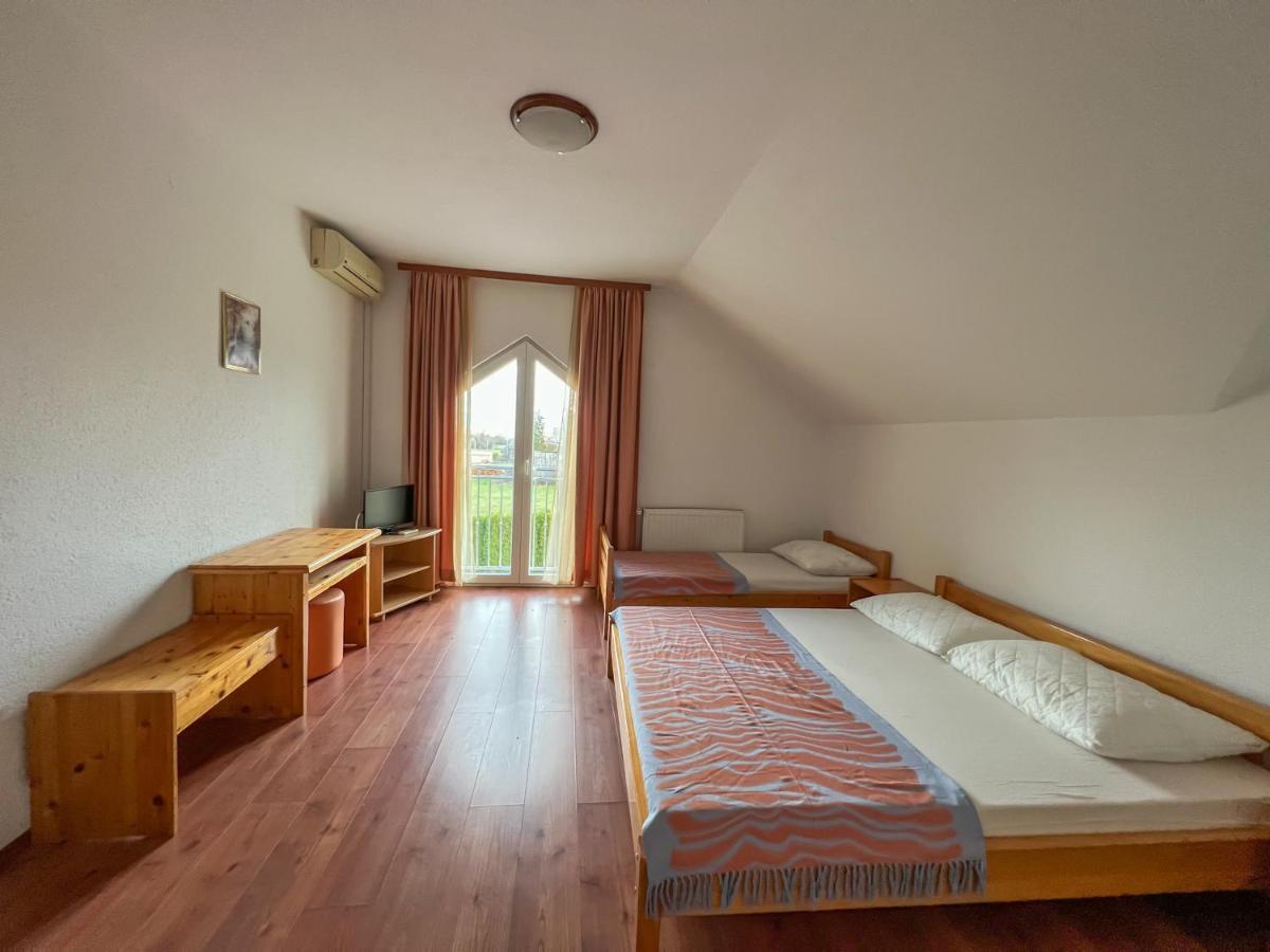 Hotel & Restaurant Babic Vranovaca エクステリア 写真